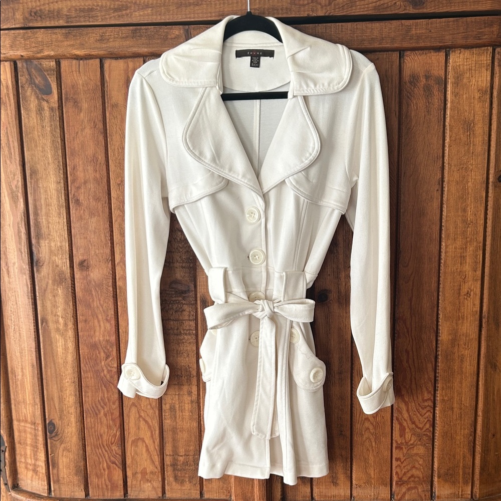 NWOT Fever White Collared  Coat with front pockets and belt. Small